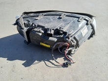 Laden Sie das Bild in den Galerie-Viewer, Frontscheinwerfer Volvo V70 III 31214168 Xenon Links Scheinwerfer Headlight SCH1437612845dp