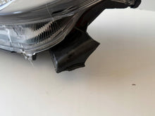 Laden Sie das Bild in den Galerie-Viewer, Frontscheinwerfer Toyota Yaris EUK0-8 Links Scheinwerfer Headlight SCH2836777647wo
