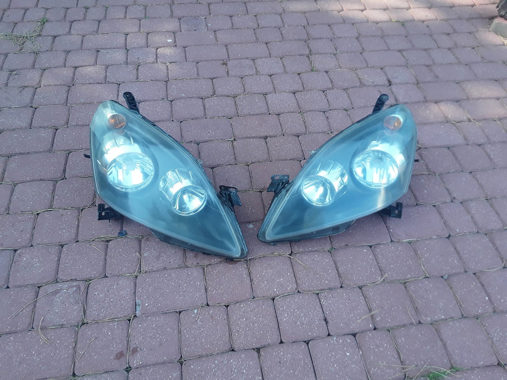 Frontscheinwerfer Opel Zafira B Ein Stück (Rechts oder Links) Headlight