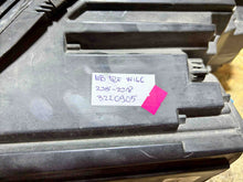 Laden Sie das Bild in den Galerie-Viewer, Frontscheinwerfer Mercedes-Benz Gle W166 A1669061603 Rechts Headlight