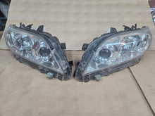 Laden Sie das Bild in den Galerie-Viewer, Frontscheinwerfer Toyota Rav 4 III Ein Stück (Rechts oder Links) Headlight SCH7899872091bb