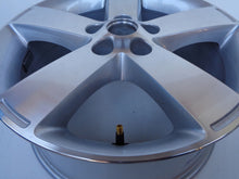 Laden Sie das Bild in den Galerie-Viewer, 1x Alufelge 17 Zoll 7.0&quot; 5x108 55ET Glanz Silber 7M2J1007-AA Ford Galaxy