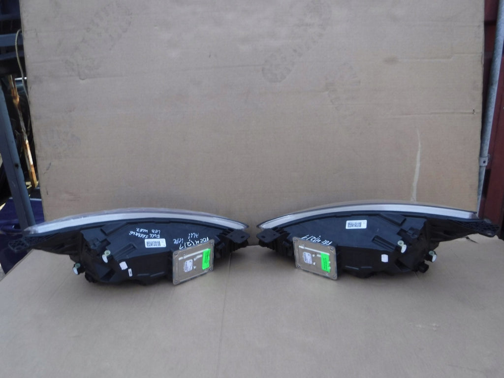 Frontscheinwerfer Ford Focus JX7B-13E015-AE JX7B-13E014-RA Rechts oder Links