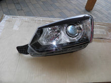 Laden Sie das Bild in den Galerie-Viewer, Frontscheinwerfer Skoda Yeti 5L1941015C Xenon Links Scheinwerfer Headlight SCH7818831741gp