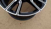 Load image into Gallery viewer, 1x Alufelge 22 Zoll 9.5" 5x112 37ET Glanz Silber 8072002 BMW G05 G06 Mg FEL7038704171lj