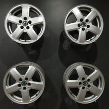 Laden Sie das Bild in den Galerie-Viewer, 4x Alufelge 15 Zoll 6.0" 5x100 38ET 1U0601025H Skoda Rapid Rim Wheel FEL7006201077vq