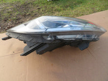 Laden Sie das Bild in den Galerie-Viewer, Frontscheinwerfer Kia Rio III 92102-1WXXX Rechts Scheinwerfer Headlight