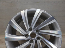 Laden Sie das Bild in den Galerie-Viewer, 1x Alufelge 18 Zoll 7.5" 5x112 48ET Glanz Schwarz 5E3601025AG Mg Octavia 5e3 Iv FEL1830483292tu