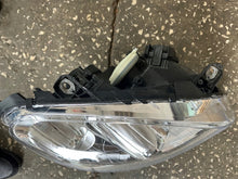Laden Sie das Bild in den Galerie-Viewer, Frontscheinwerfer Mercedes-Benz W245 301220202 Rechts Scheinwerfer Headlight SCH9797429091hi
