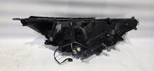 Laden Sie das Bild in den Galerie-Viewer, Frontscheinwerfer Toyota V LED Links Scheinwerfer Headlight SCH7424405655zq