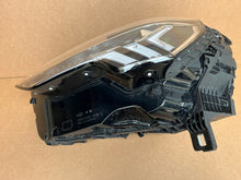 Laden Sie das Bild in den Galerie-Viewer, Frontscheinwerfer Audi Q3 83A941033 509-789-148 Full LED Links Headlight SCH9046669787fz