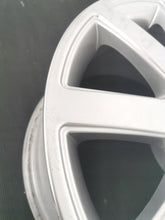 Load image into Gallery viewer, 1x Alufelge 17 Zoll 7.5&quot; 5x112 43ET Glanz Silber 8E0601025 Audi Rim Wheel