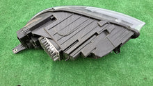 Laden Sie das Bild in den Galerie-Viewer, Frontscheinwerfer Volvo V40 31677019 Rechts Scheinwerfer Headlight SCH8300397808ev