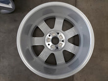 Laden Sie das Bild in den Galerie-Viewer, 4x Alufelge 18 Zoll 7.5&quot; 5x130 53ET Glanz Silber 4L0071498 Audi Q7 Rim Wheel