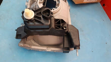 Laden Sie das Bild in den Galerie-Viewer, Frontscheinwerfer Toyota Hilux VI 81170-35340 6F9880741G0445110262 Links SCH4657238770nw