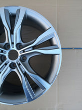 Laden Sie das Bild in den Galerie-Viewer, 1x Alufelge 18 Zoll 8.0&quot; 5x112 57ET Glanz Silber 6855093 BMW 2 F45 F46 Rim Wheel
