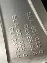 Laden Sie das Bild in den Galerie-Viewer, 1x Alufelge 19 Zoll 8.0&quot; 5x112 45ET 5LA601025B Skoda Enyaq Rim Wheel