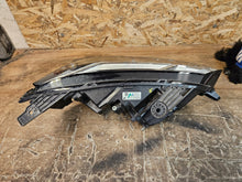 Laden Sie das Bild in den Galerie-Viewer, Frontscheinwerfer Dacia Sandero III Jogger 260607161R LED Links Headlight