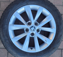 Laden Sie das Bild in den Galerie-Viewer, 1x Alufelge 16 Zoll 6.5" 5x112 46ET Glanz Silber 5E0601025BJ Skoda Superb Ii FEL9519372851bf