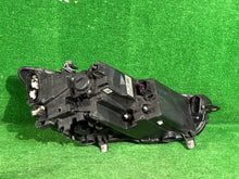 Laden Sie das Bild in den Galerie-Viewer, Frontscheinwerfer Seat Tarraco 5FJ941007J 90143460 LED Rechts oder Links