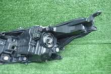 Laden Sie das Bild in den Galerie-Viewer, Frontscheinwerfer Toyota Yaris Rechts Scheinwerfer Headlight SCH4964728994gi