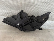 Laden Sie das Bild in den Galerie-Viewer, Frontscheinwerfer Opel Astra 39158006 Rechts Scheinwerfer Headlight SCH3789937102ks