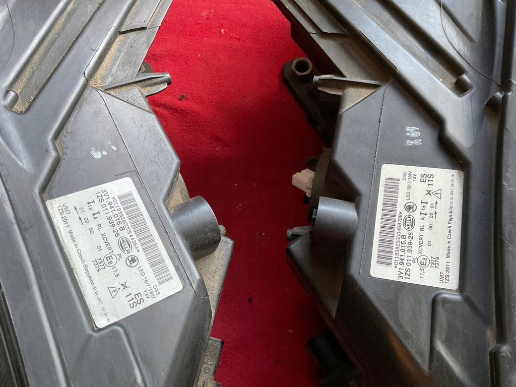 Frontscheinwerfer Skoda Superb III 3V1941015B 3V1941016B Xenon Ein Satz