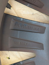 Laden Sie das Bild in den Galerie-Viewer, 1x Alufelge 17 Zoll 6.5" 5x100 40ET 658601025AA Skoda Kamiq Rim Wheel FEL8384062935as