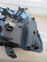 Laden Sie das Bild in den Galerie-Viewer, Frontscheinwerfer Renault Master 260609073R- 260609073R260609073R Links SCH5481780365cm