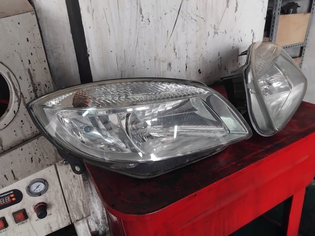 Frontscheinwerfer Skoda Fabia II Roomster Ein Satz Scheinwerfer Headlight SCH9066921918jj