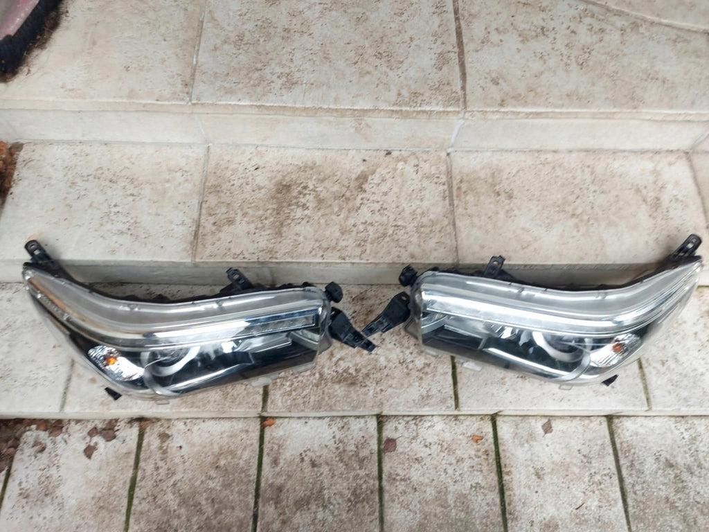 Frontscheinwerfer Toyota Hilux Ein Satz Scheinwerfer Headlight SCH7263711654an
