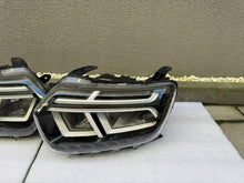 Load image into Gallery viewer, Frontscheinwerfer Dacia Duster 260106194R 260602465R Rechts oder Links