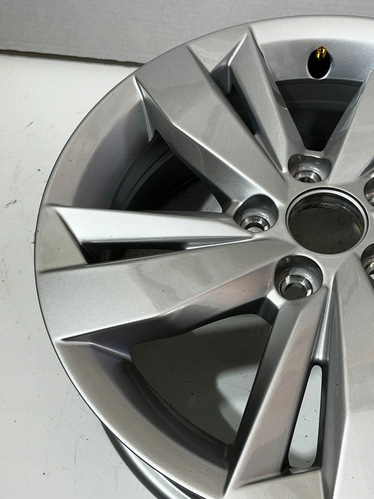 1x Alufelge 15 Zoll 5.5" 5x100 40ET Glanz Silber 2G0601025N VW Rim Wheel FEL8513738801jg