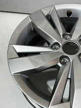 Load image into Gallery viewer, 1x Alufelge 15 Zoll 5.5" 5x100 40ET Glanz Silber 2G0601025N VW Rim Wheel FEL8513738801jg