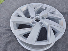Load image into Gallery viewer, 1x Alufelge 18 Zoll 7.0" 5x112 43ET Glanz Silber 5NN601025P VW Tiguan Rim Wheel FEL3914991425gk