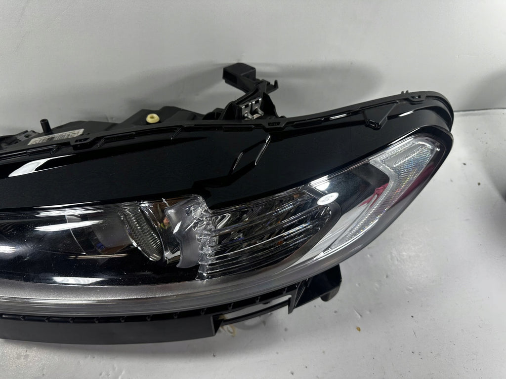 Frontscheinwerfer Ford Mondeo I DS73-13W029-EB DS73-13W030-EB Ein Satz Headlight SCH1448622104ls