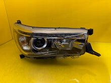 Laden Sie das Bild in den Galerie-Viewer, Frontscheinwerfer Toyota Hilux VIII LED Rechts Scheinwerfer Headlight SCH9124648329vu