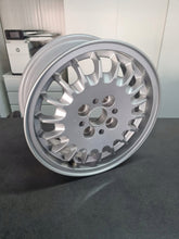 Laden Sie das Bild in den Galerie-Viewer, 1x Alufelge 14 Zoll 6.0&quot; 4x100 35ET 1125688 BMW E30 Rim Wheel