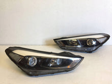 Laden Sie das Bild in den Galerie-Viewer, Frontscheinwerfer Hyundai Tucson 0002070126 92102D7000 Ein Satz Headlight SCH5353525548cf