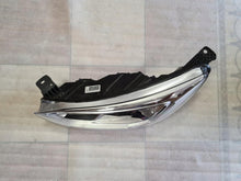 Laden Sie das Bild in den Galerie-Viewer, Frontscheinwerfer Ford Focus JX7B13W030AE Ein Stück (Rechts oder Links) SCH3091603272qh