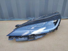 Laden Sie das Bild in den Galerie-Viewer, Frontscheinwerfer Tesla Model 3 1760888-00-F LED Ein Stück (Rechts oder Links)