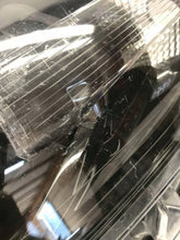 Laden Sie das Bild in den Galerie-Viewer, Frontscheinwerfer Renault Captur I 260607817R Links Scheinwerfer Headlight SCH6396481050vh