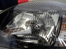 Load image into Gallery viewer, Frontscheinwerfer Kia Rio II Links Scheinwerfer Headlight SCH5605317179li
