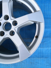 Load image into Gallery viewer, 1x Alufelge 17 Zoll 7.5&quot; 5x112 51ET Glanz 8V0601025CT Audi A3 Mg Rim Wheel