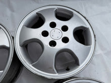 Laden Sie das Bild in den Galerie-Viewer, 4x Alufelge 15 Zoll 6.0&quot; 5x110 49ET Glanz Silber Opel Astra Rim Wheel