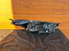 Laden Sie das Bild in den Galerie-Viewer, Frontscheinwerfer Toyota Yaris EU-K06 Links Scheinwerfer Headlight SCH2277056629xj