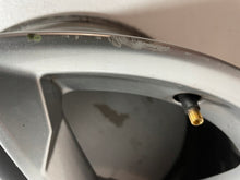 Laden Sie das Bild in den Galerie-Viewer, 1x Alufelge 18 Zoll 8.5" 5x112 29ET Glanz Silber 8W0601025DE Audi A5 A4 FEL8949762514hu
