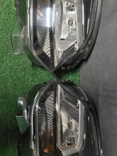 Laden Sie das Bild in den Galerie-Viewer, Frontscheinwerfer Citroën Jumpy 9808567780 Ein Satz Scheinwerfer Headlight