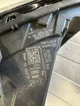 Laden Sie das Bild in den Galerie-Viewer, Frontscheinwerfer Audi 8Y0941035F LED Ein Stück (Rechts oder Links) Headlight