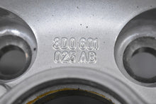 Laden Sie das Bild in den Galerie-Viewer, 1x Alufelge 18 Zoll 8.5&quot; 5x112 45ET Glanz Silber 3D0601025AB VW Phaeton